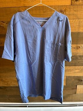 Grey's Anatomy Men’s V-Neck Scrub Top in Light Blue